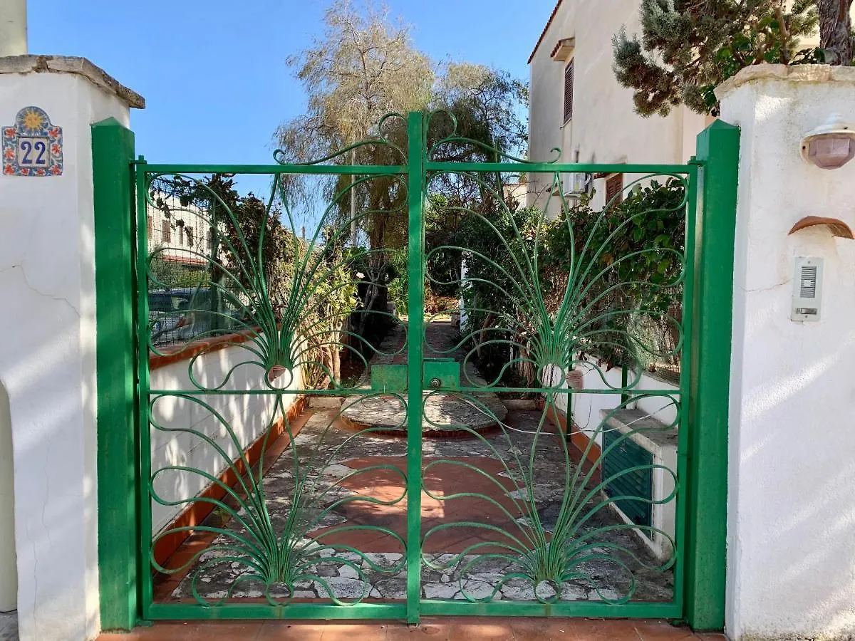 Il Giardino Del Falso Pepe 산비토로카포